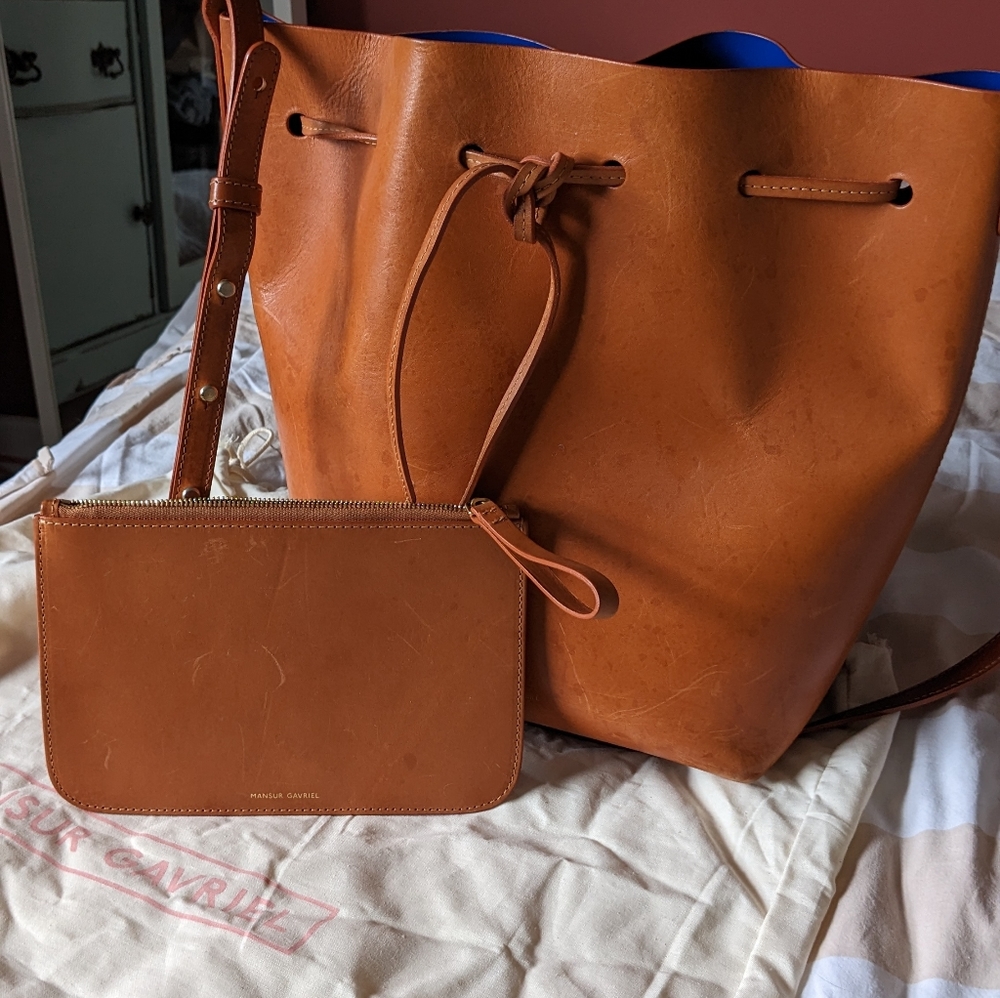 Mansur Gavriel Medium Tan Leather Bucket Bag (cobalt lining) w/ Pouch